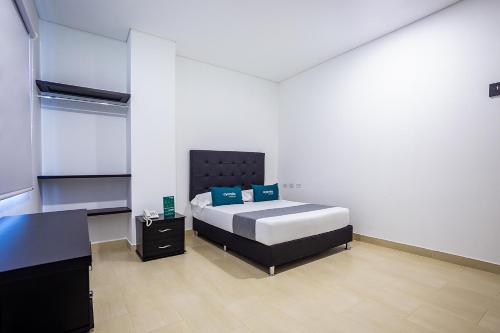 1 queen bed, 2 twin beds