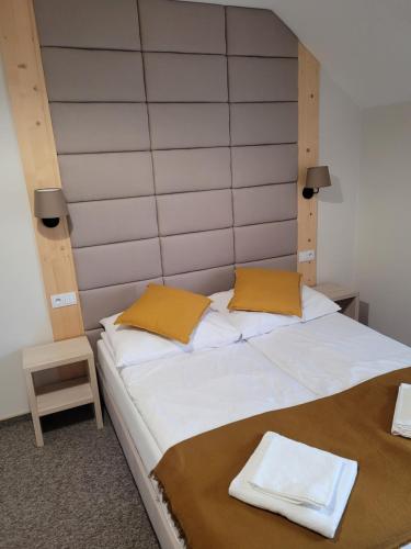 Karolowy pokoje&apartamenty - image 11
