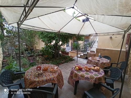 B&B Il Melograno Antico con Terrazza e Giardino