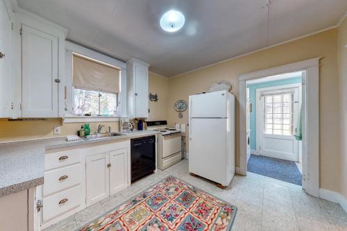Camden Bungalow - image 2