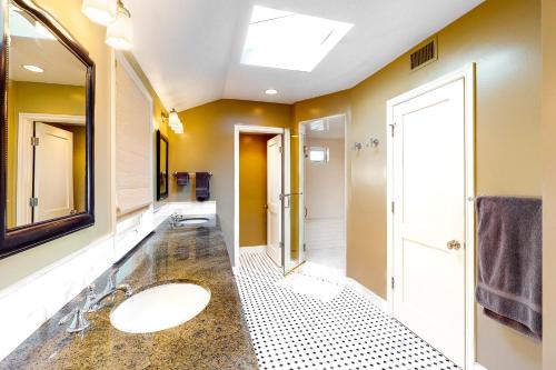 155 Sycamore Ave - image 6