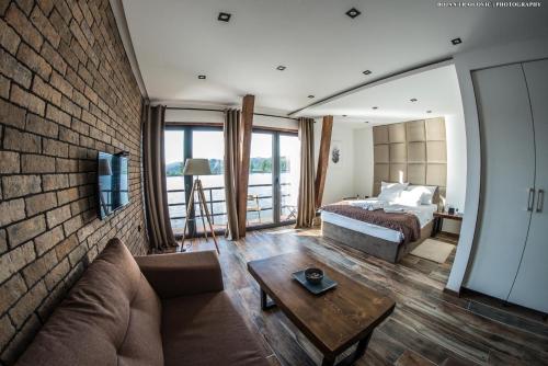 Boatel Copacabana in เวลิโค กราดิสเต