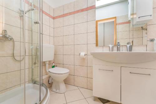 One-Bedroom Apartment image 2