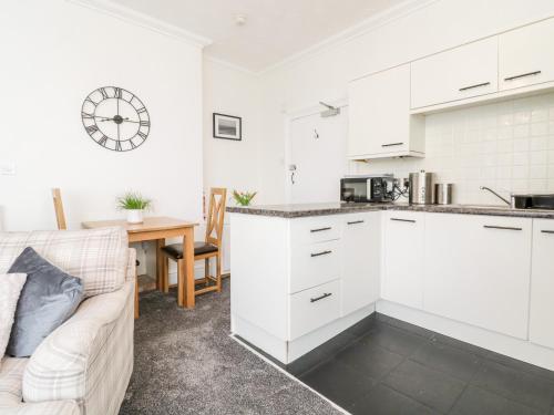 Apartment No6 - image 10
