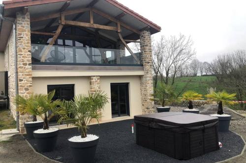 Chez Bascans Corps de ferme rénové avec jacuzzi et piscines 2 bassins