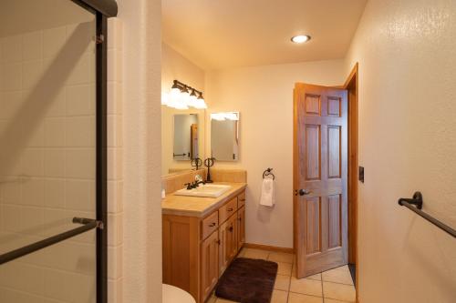 40 - View on the Rock - Amazing hot tub nestled between the rocks with views and a fire pit! - image 8