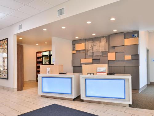 Holiday Inn Express & Suites - Brighton South - US 23, an IHG Hotel