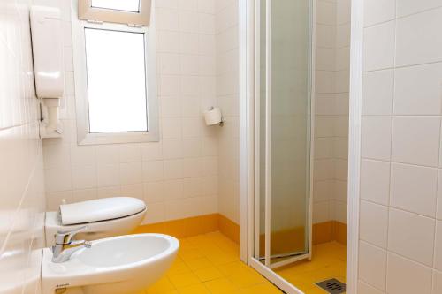 Double or Twin Room with Balcony image 8