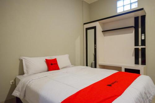 RedDoorz Plus near Jogja City Mall 5