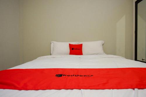 RedDoorz Plus near Jogja City Mall 5