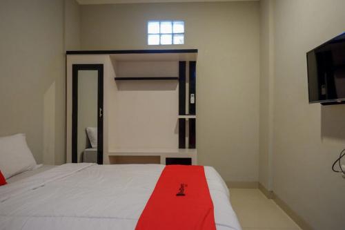 RedDoorz Plus near Jogja City Mall 5