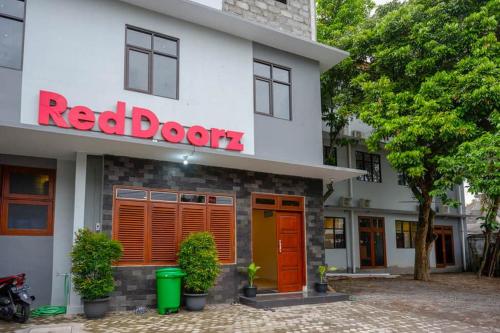 RedDoorz Plus near Jogja City Mall 5 near Sindu Kusuma Edupark