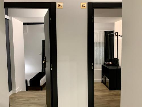 Toledo Boutique Rooms – Naples, CO