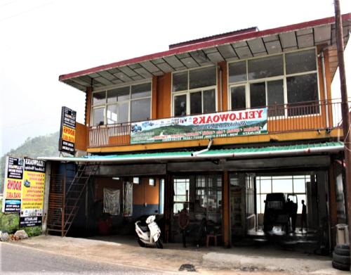Yellowoaks Guest House - Moondhi