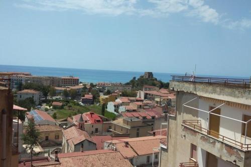  Appartamento con terrazza, vista panoramica sul mare, Ferienwohnung in Scalea