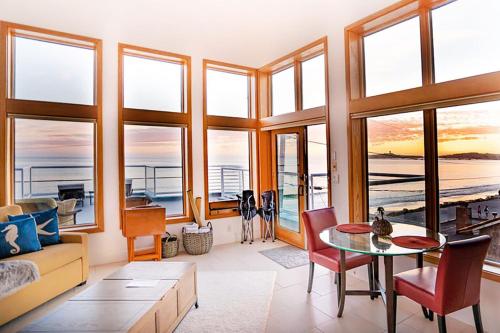Luxury Beachfront Penthouse Walk to the Beach Restaurants Entertainment - image 14
