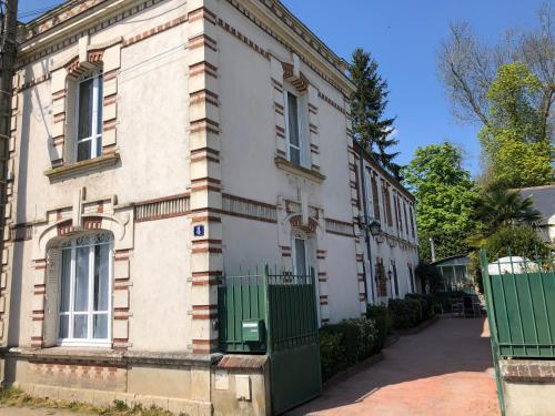 XVIIIeme century family house overlooking the Loire gîte à louer Bois de Bucy