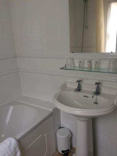The Vine Hotel Skegness - image 5