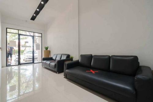 Entrance, RedDoorz @ Jotel Guest House Medan in Medan Perjuangan