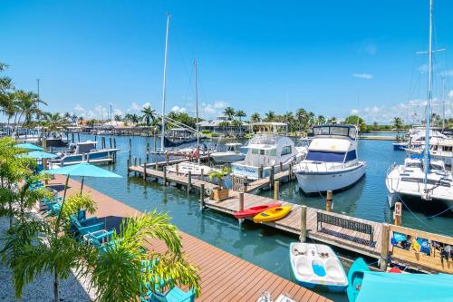 Latitude 26 Waterfront Boutique Resort - Fort Myers Beach