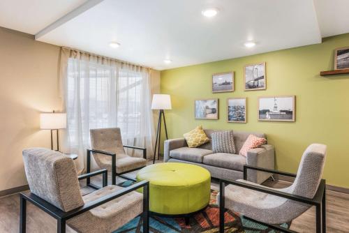 WoodSpring Suites Linden