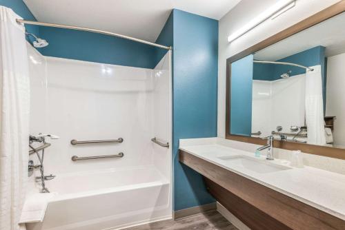 浴室, WoodSpring Suites Linden in 林定（新澤西州）