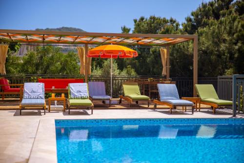 Kaş deniz manzaralı 6 kişilik villa - image 12