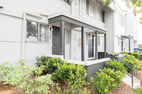 New & Modern 2BR - Prime Location, Near Hospitals