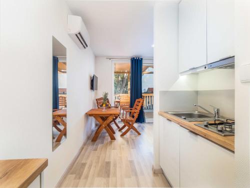 3 bedrooms, 4 beds