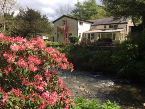 4-Bedroom Riverside House with garden near Denbigh gîte à louer Gwaynynog