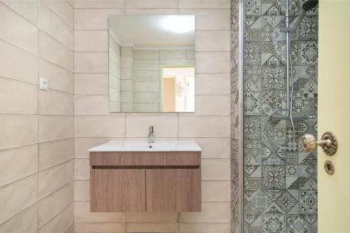Acqua Vista Family Apartment - 200M from BEACH