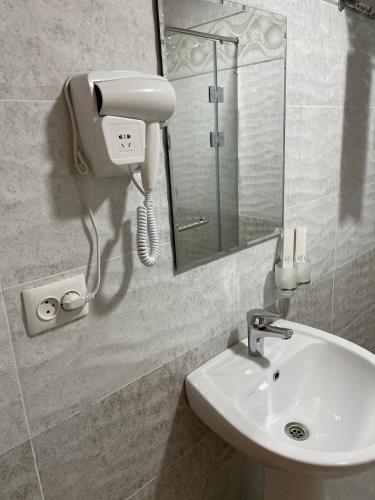 BARAKA HOTEL – Toshkent, NY