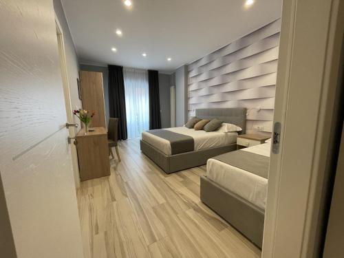 Martini Suite 1