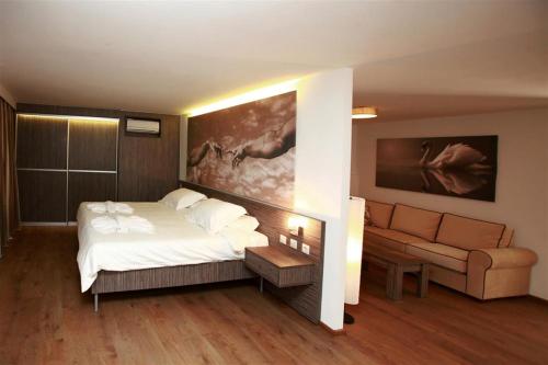 Eurohotel Katrin Suites - image 3
