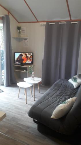 2 bedrooms, 4 beds