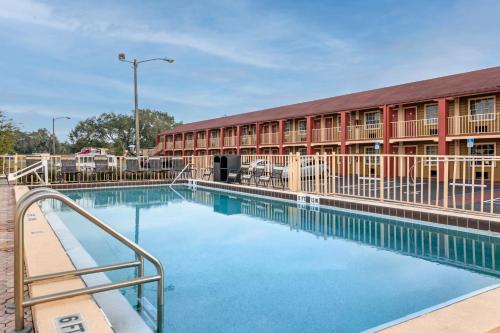 Swimming pool, Econo Lodge Inn & Suites Maingate Central in Orlando (FL)