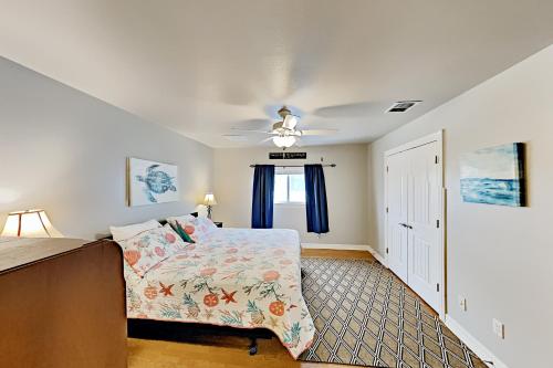 Bay-View Home - 5 Min to Beach - Boat RV Parking home - image 5