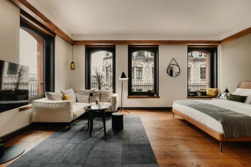 room detail thumbnail 2