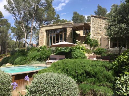 Villa de 2 chambres a Saint Remy de Provence avec magnifique vue sur la montagne piscine privee jardin amenage - Location, gîte - Saint-Rémy-de-Provence