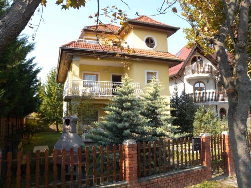  Apartments in Zamardi/Balaton 33908, Pension in Zamárdi