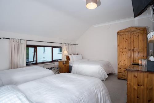 Woodside Lodge B&B - image 2