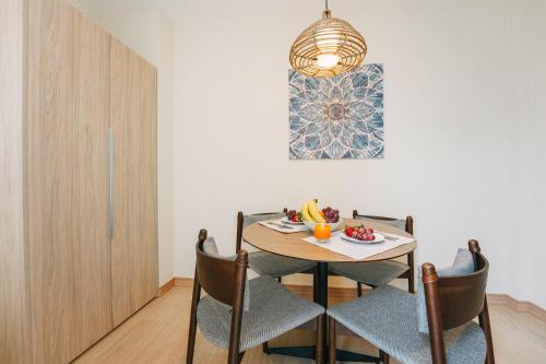 One-Bedroom Apartment image 9