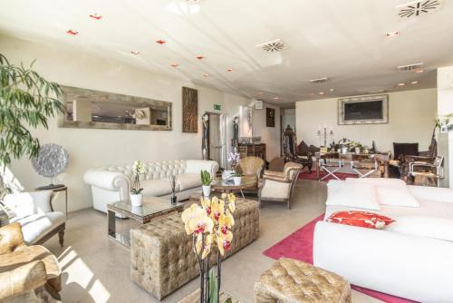 Vistamare Suite - image 11