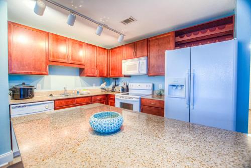 BEAUTIFUL 3 BD Laketown Wharf 1138- Best Amenities! - image 6