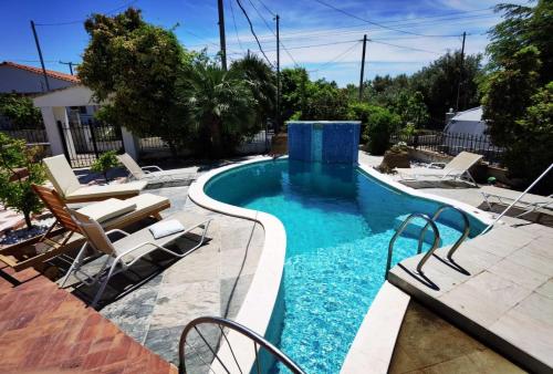 Rural villa Private pool, BBQ, court ,20' airport