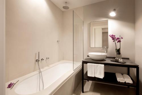 Opera35 Boutique Hotel - image 2