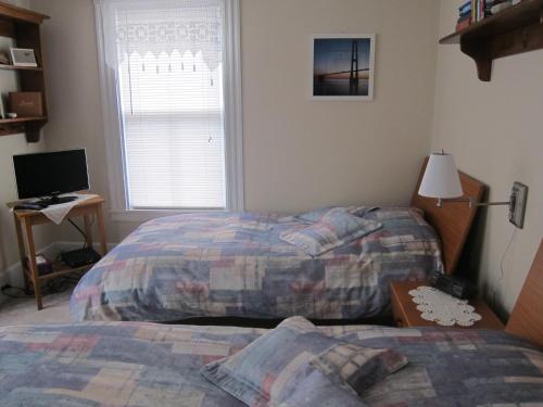 2 twin beds