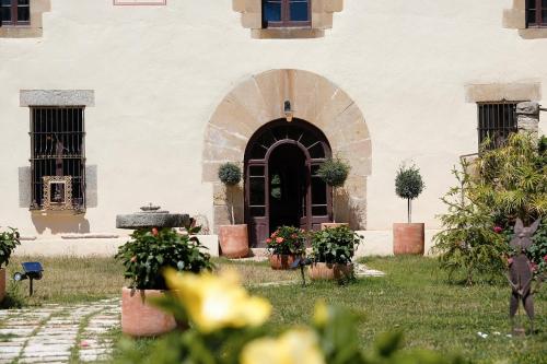  Masia del siglo XIV cerca de Barcelona in Alella