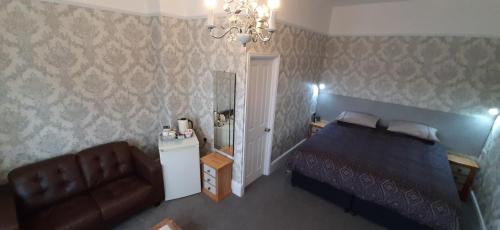 Brooke House - image 5