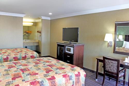 Crystal Inn Suites & Spas in Inglewood, USA